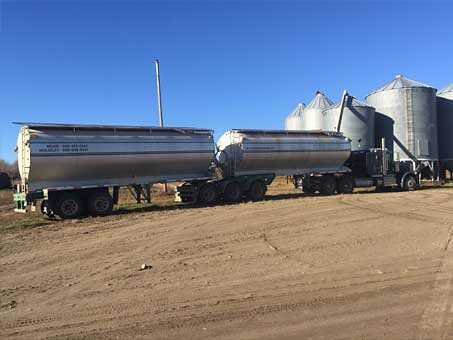 Delivery Auger Truck